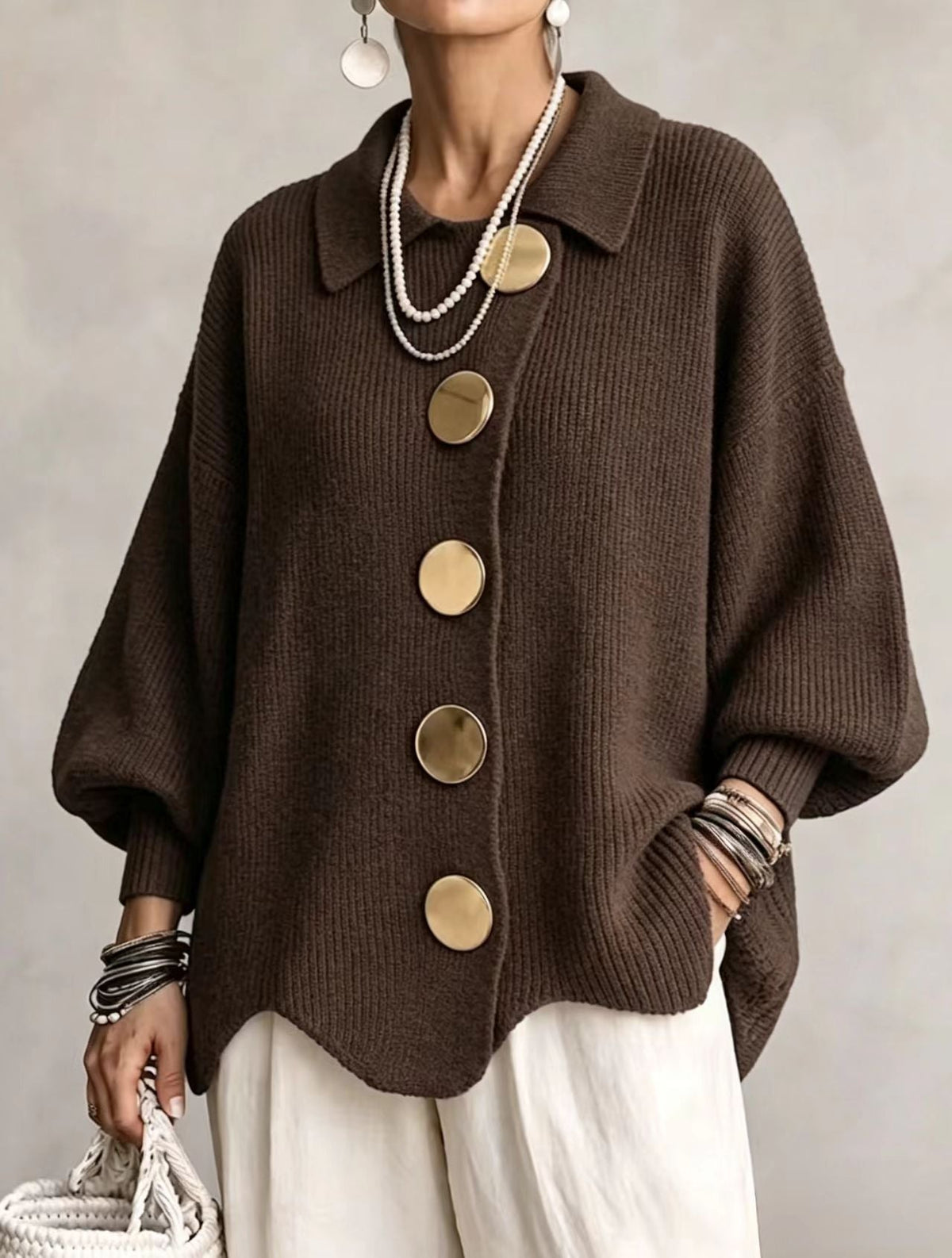 byDiaan | Isadora - Oversize Cardigan med Krage och Stora Metallknappar