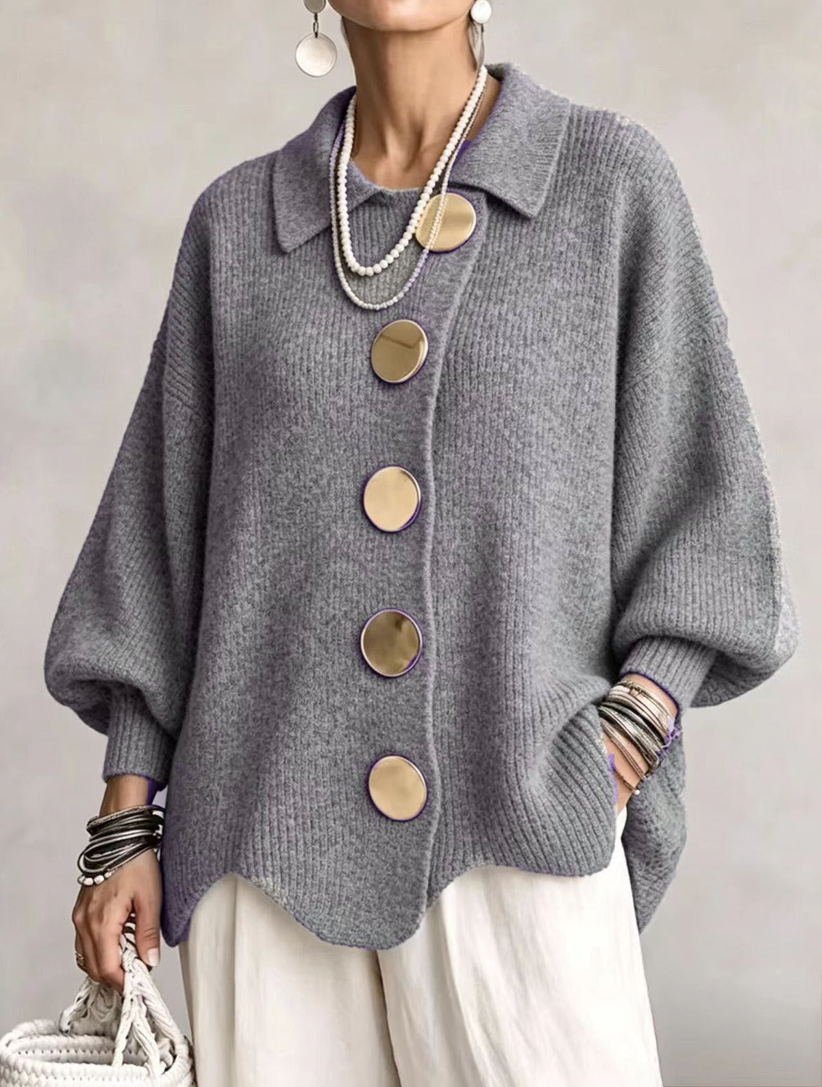 byDiaan | Isadora - Oversize Cardigan med Krage och Stora Metallknappar