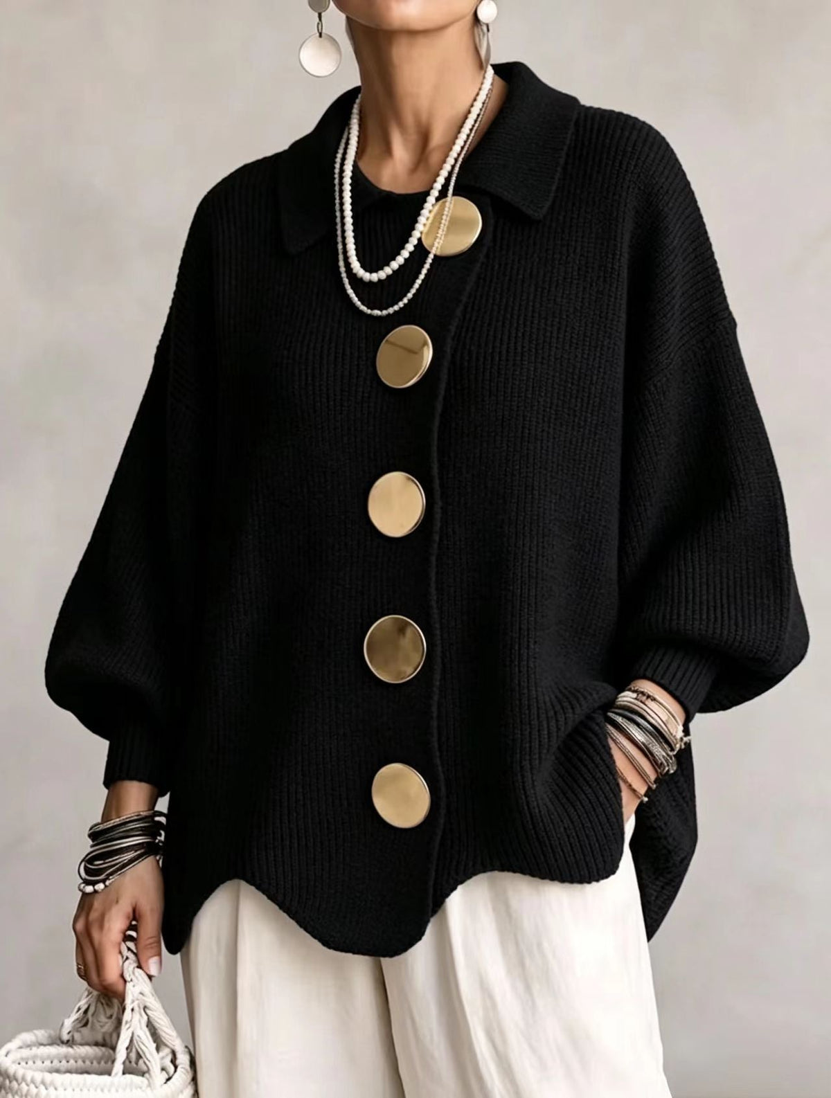byDiaan | Isadora - Oversize Cardigan med Krage och Stora Metallknappar