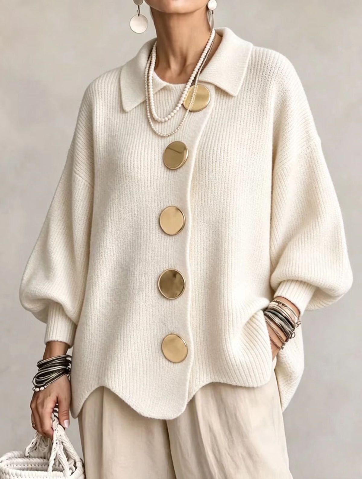 byDiaan | Isadora - Oversize Cardigan med Krage och Stora Metallknappar