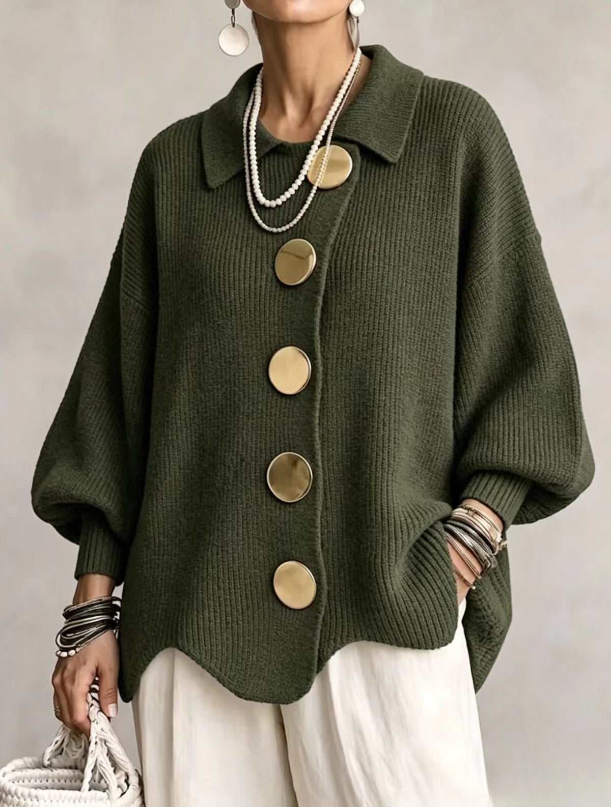 byDiaan | Isadora - Oversize Cardigan med Krage och Stora Metallknappar