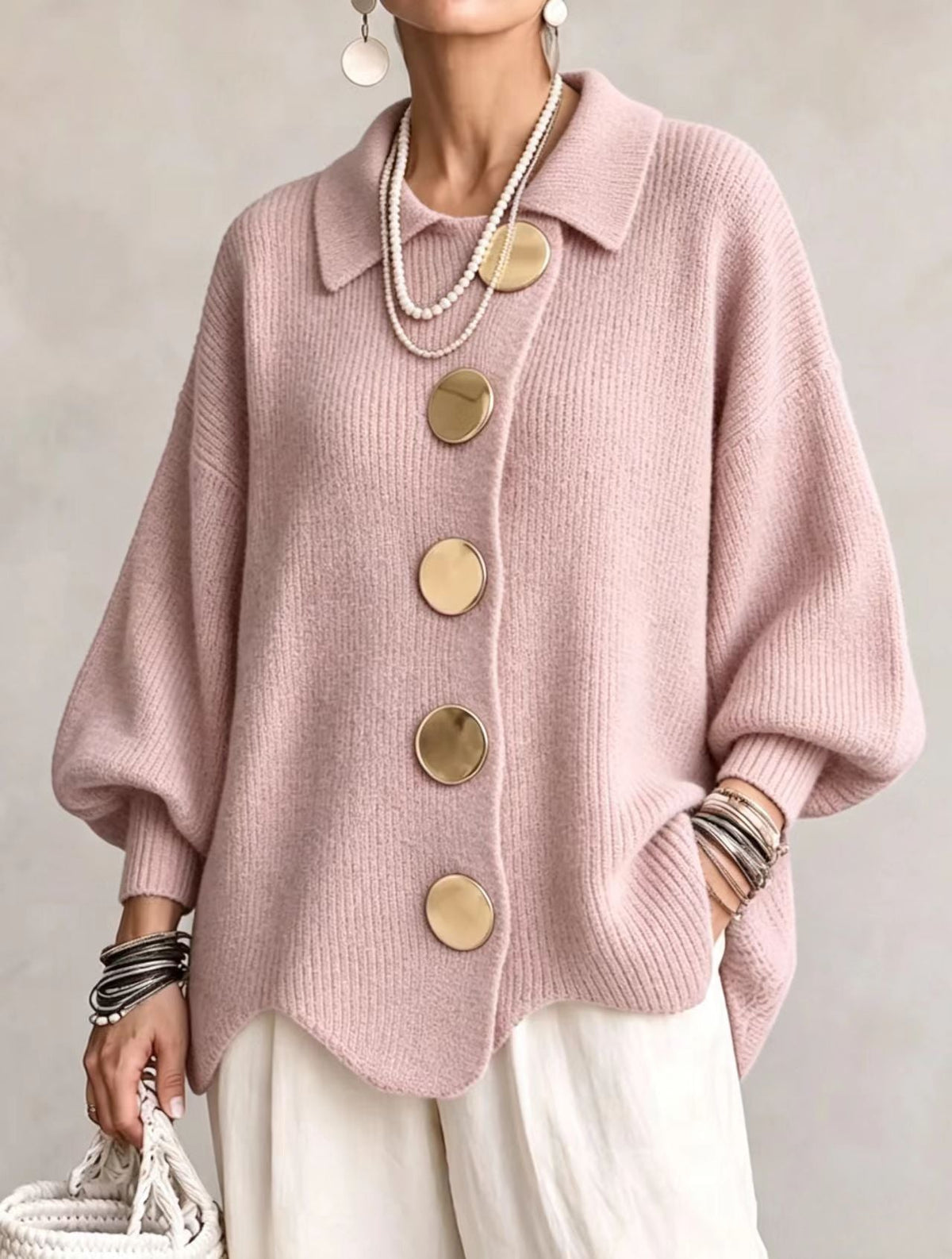 byDiaan | Isadora - Oversize Cardigan med Krage och Stora Metallknappar